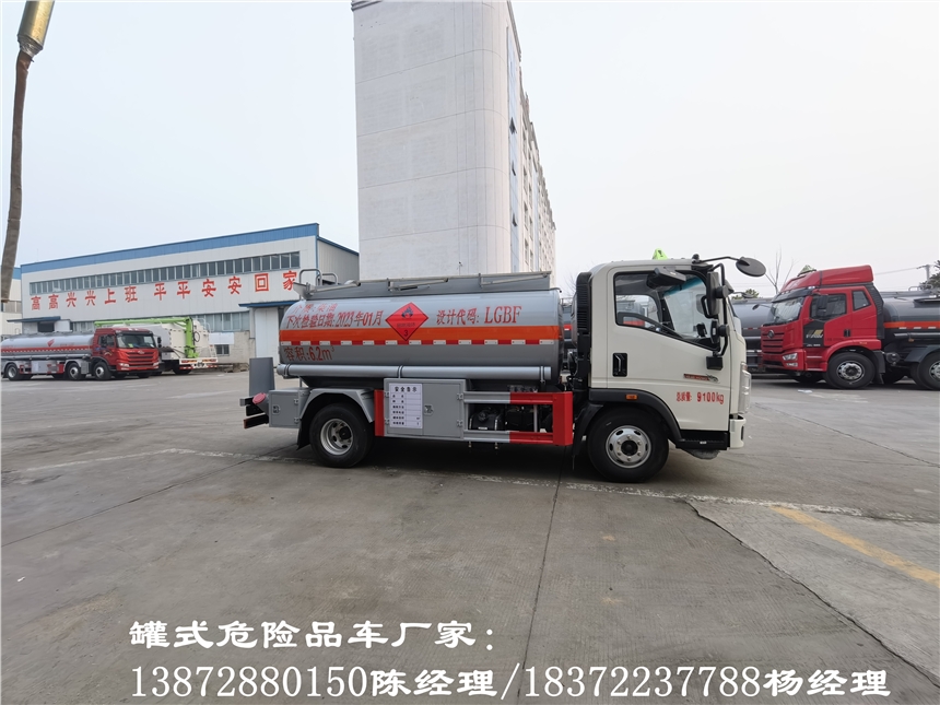 河南省解放J6L国六双卧高栏危险品车福田品牌10吨厢式危货车